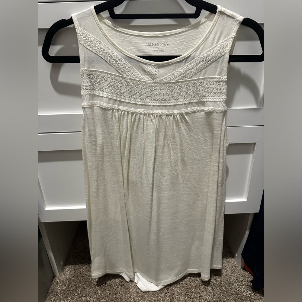 Merona sleeveless top. Size Medium